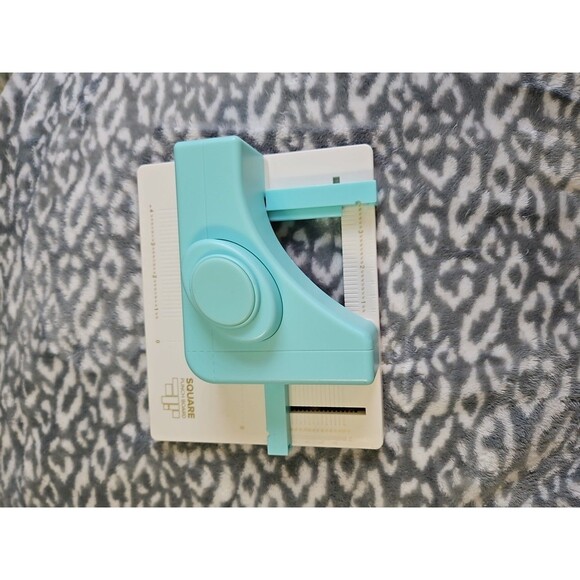 We R Memory Keepers Square Punch Board Paper Cutting Tool Scrapbook Tool - Picture 2 of 3